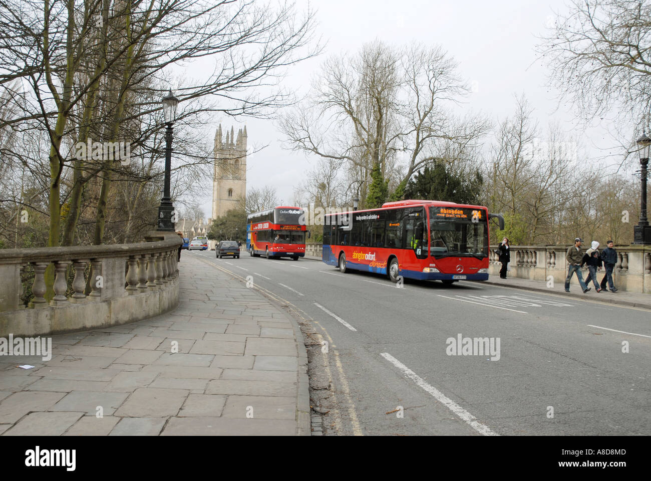 Buses and other traffic on Magdalen bridge, Oxford Stock Photo