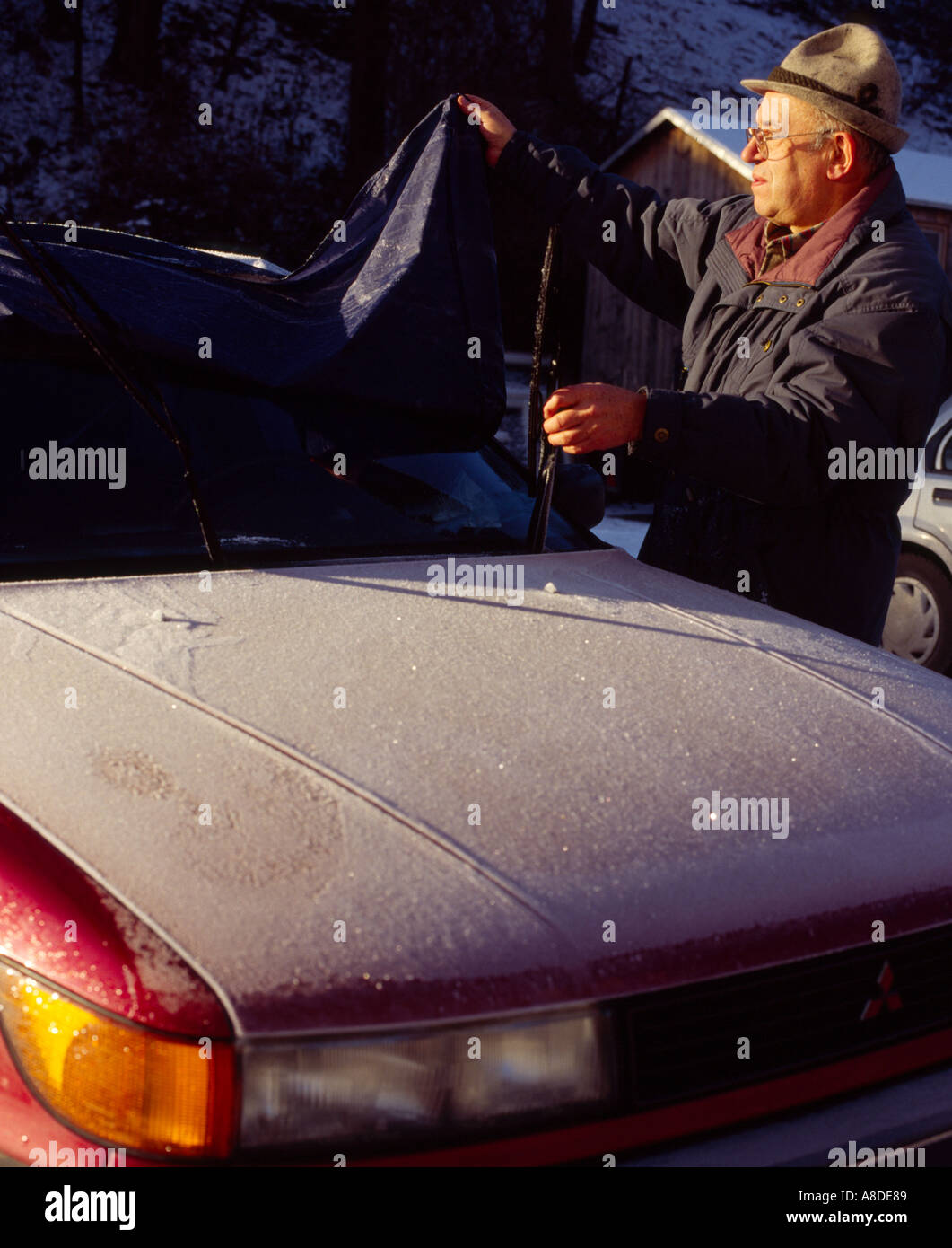 Uncovering car hi-res stock photography and images - Alamy