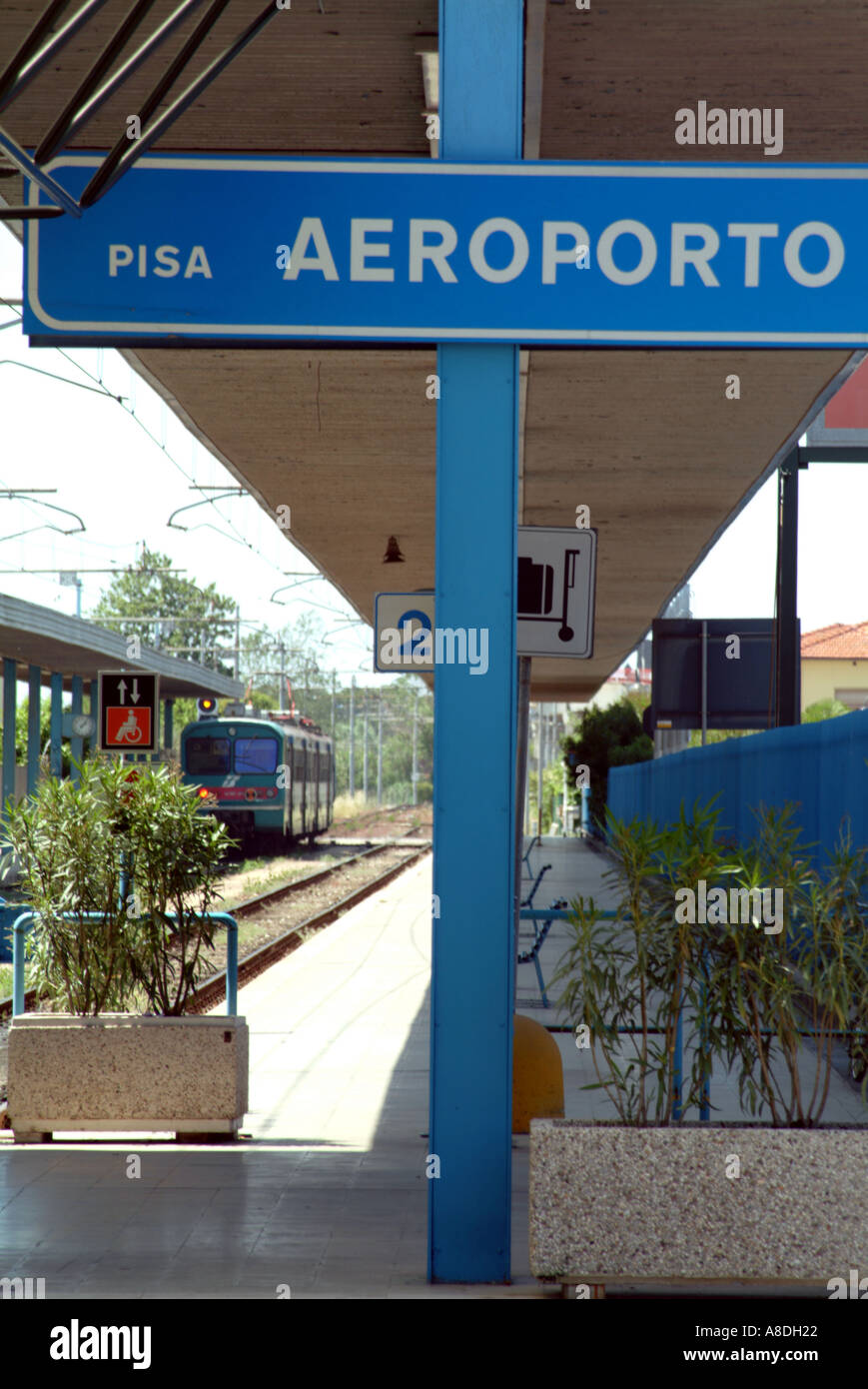 Who should I book train tickets from Pisa Airport to Vernazza through?, image size:869x1390