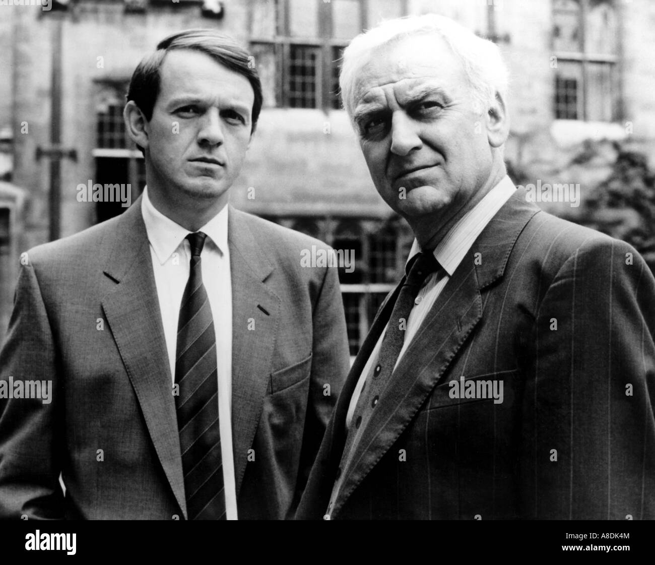 INSPECTOR MORSE - UK ITV series 1987 to 2000 with Kevin Whately at left as Dec Sgt Lewis and John Thaw as Chief Inspector Morse Stock Photo