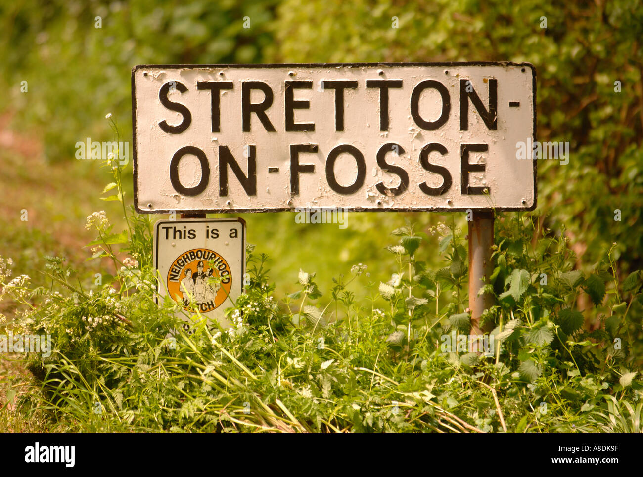 A ROAD SIGN ON THE OUTSKIRTS OF THE VILLAGE OF STRETTON ON FOSSE WARWICKSHIRE UK Stock Photo