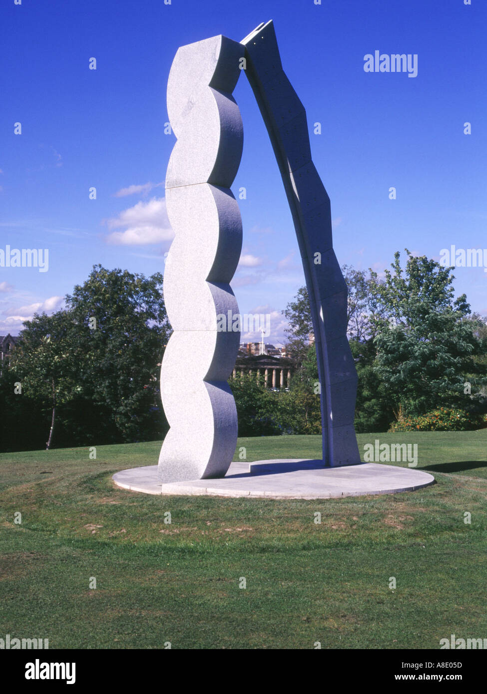 dh Rodney gardens scotland PERTH PERTHSHIRE Scottish sculpture public