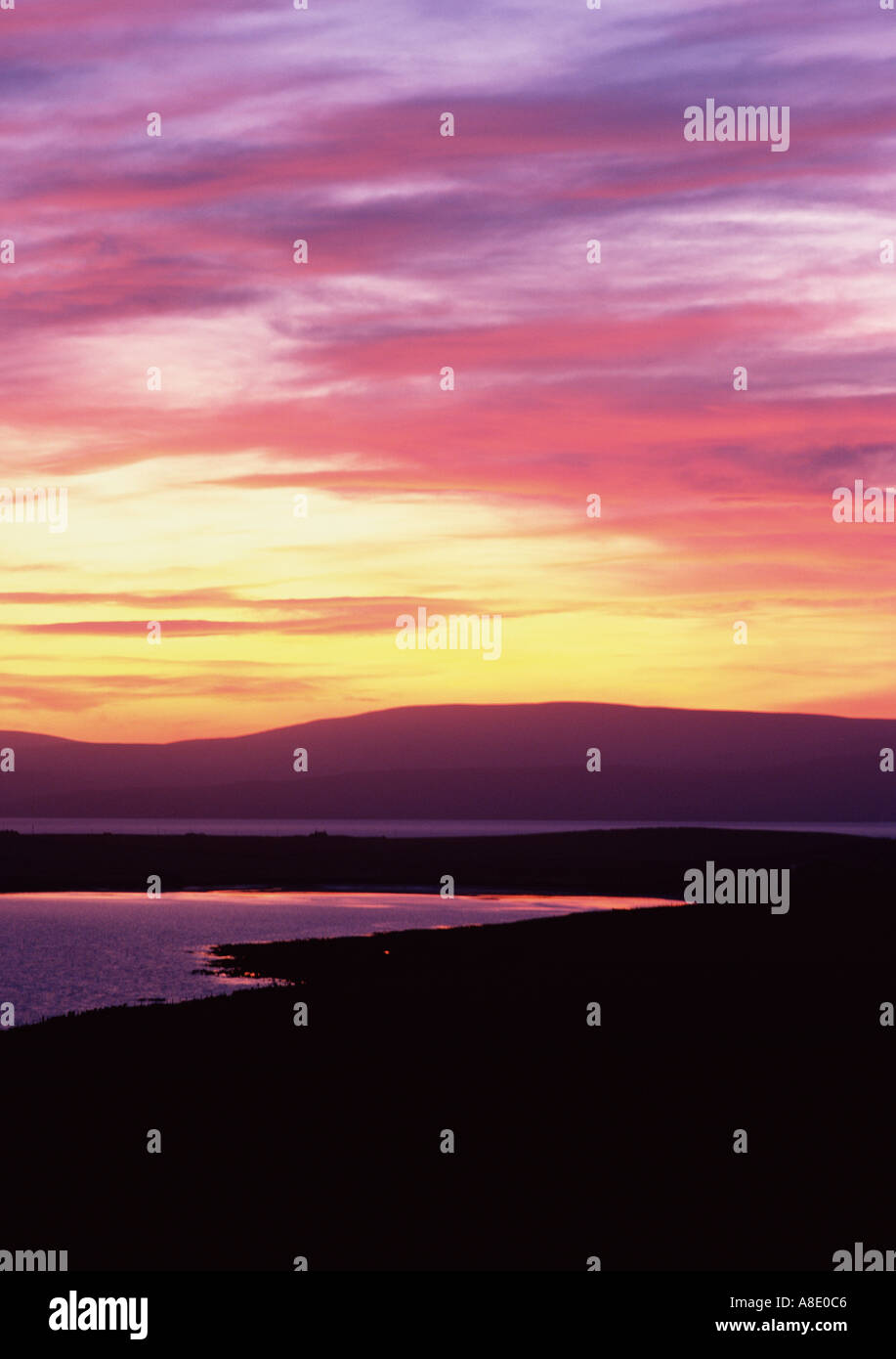 dh Scotland island Sunset SCAPA FLOW ORKNEY ISLES Red purple dusk skies sky twilight clouds colourful empty remoteness uk early Stock Photo
