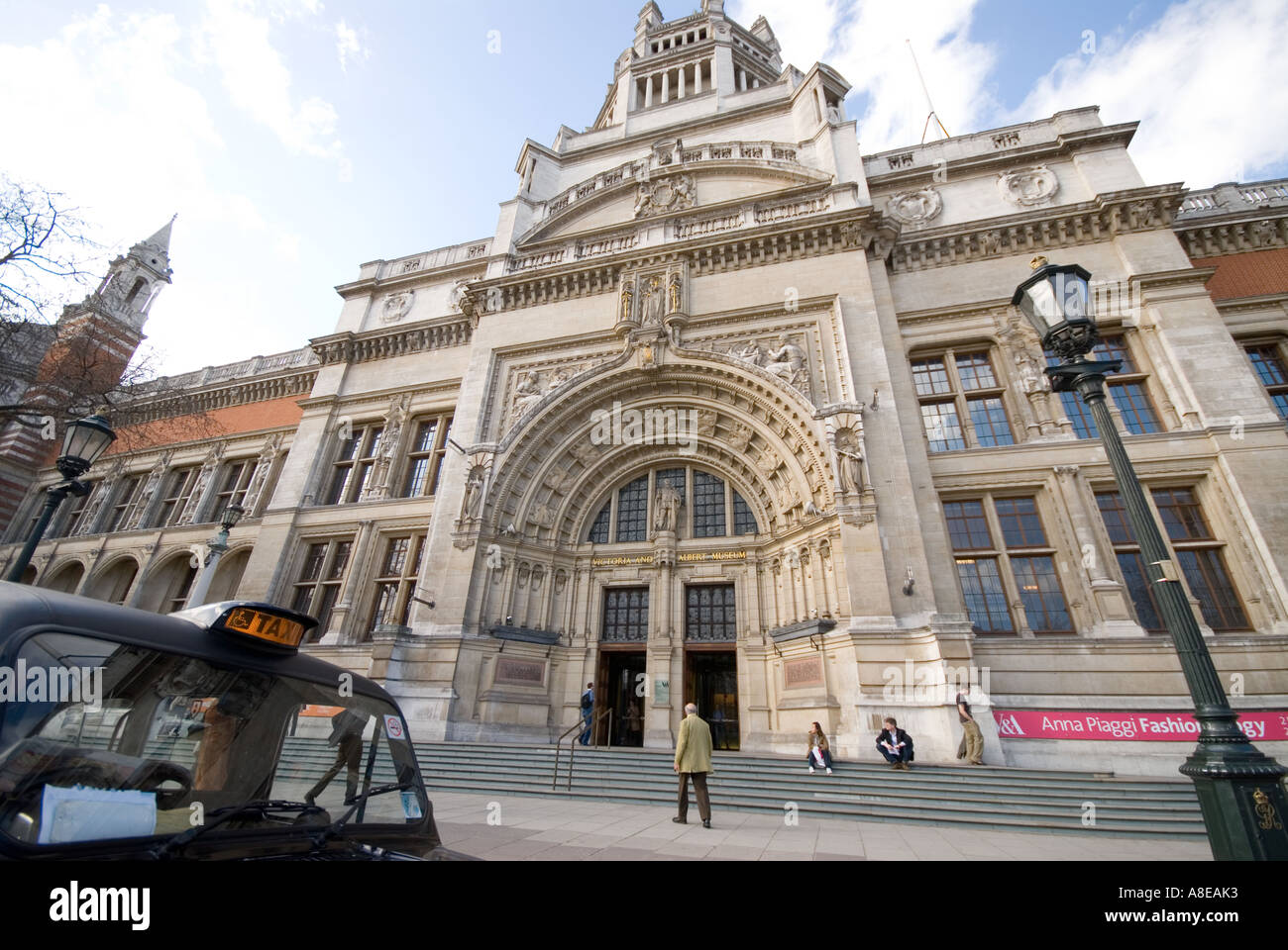 Victoria and Albert Museum front entrance and black taxi cab Stock Photo