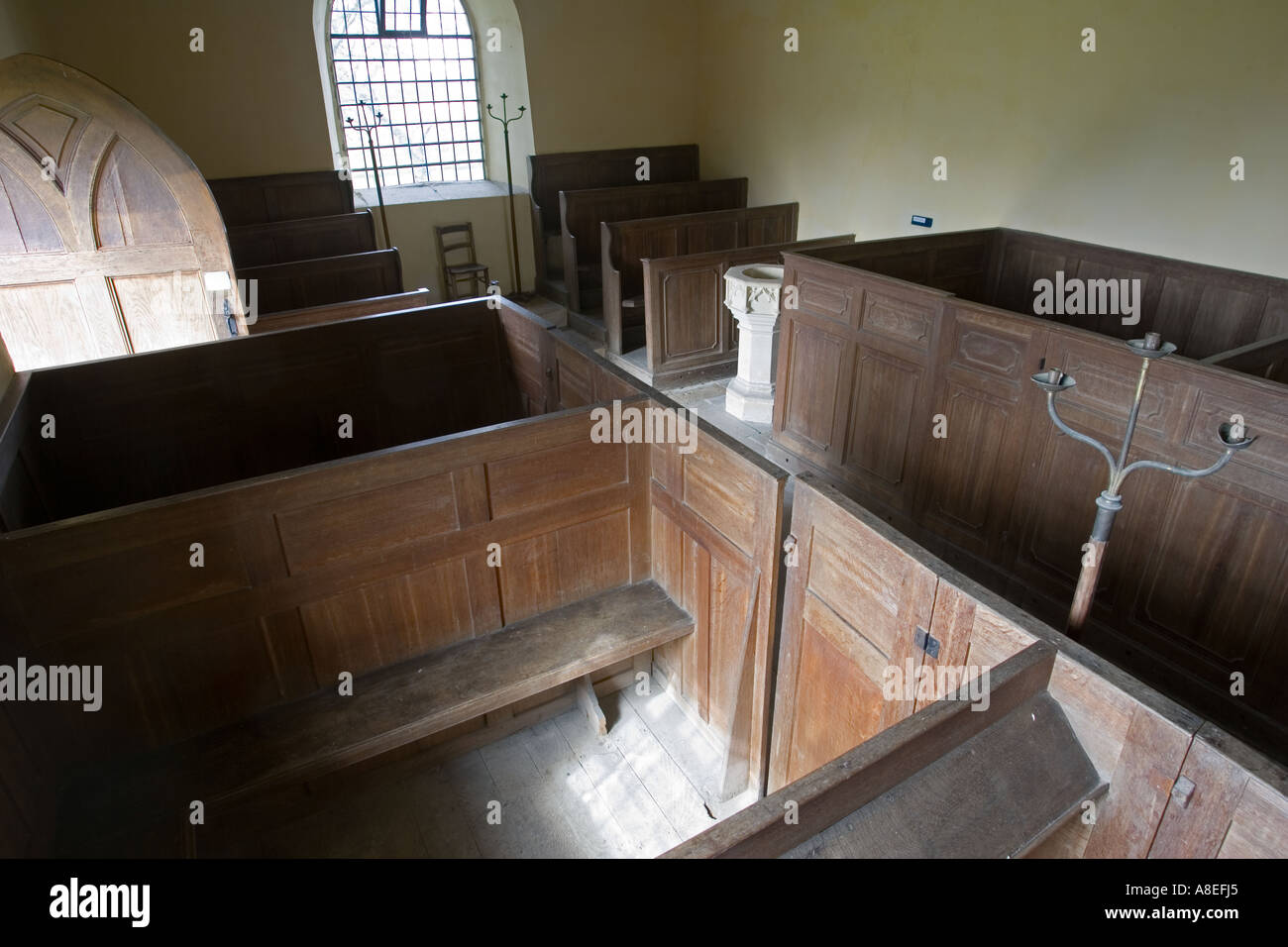 Box pews inside St Mary s church in Little Washbourne some 6 miles south of Evesham Worcs UK Stock Photo
