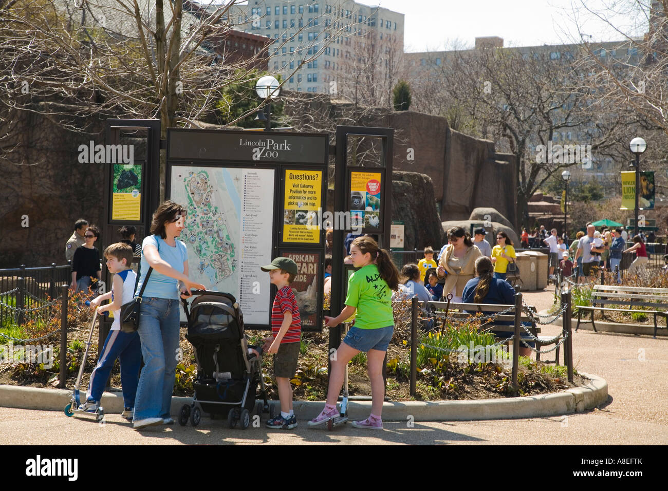 CHICAGO Illinois Mother with stroller and children map at entrance to Lincoln Park Zoo Stock Photo