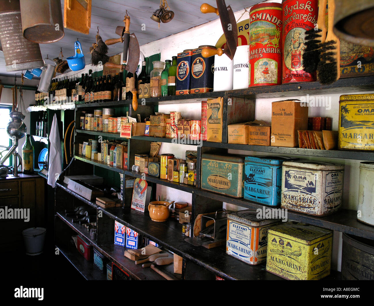 Vintage general store interior hi-res stock photography and images - Alamy