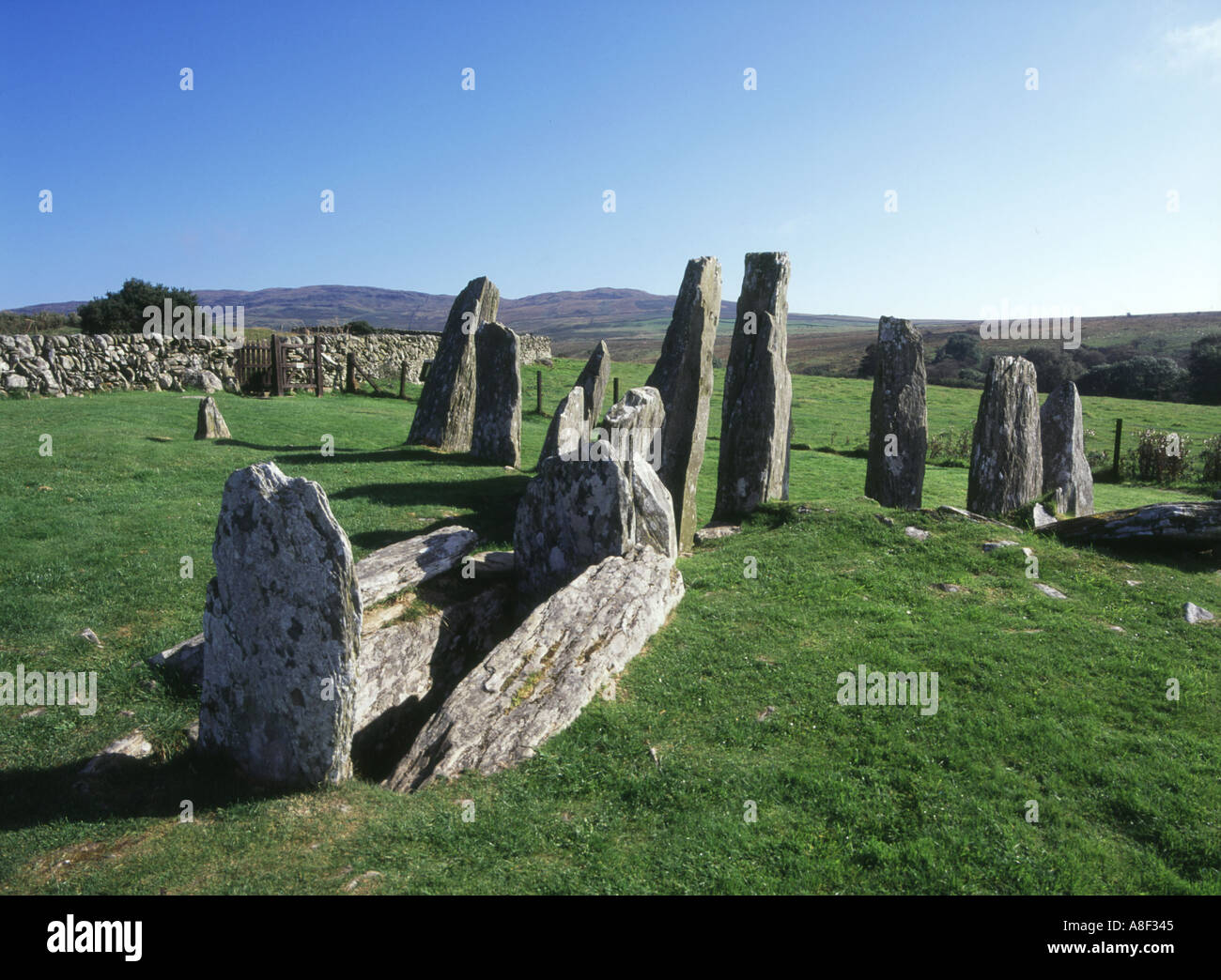 dh Cairn Holy KIRKDALE GLEN DUMFRIES Chambered Bargrennan neolithic Clyde cairn entrance stone pillars slab Stock Photo