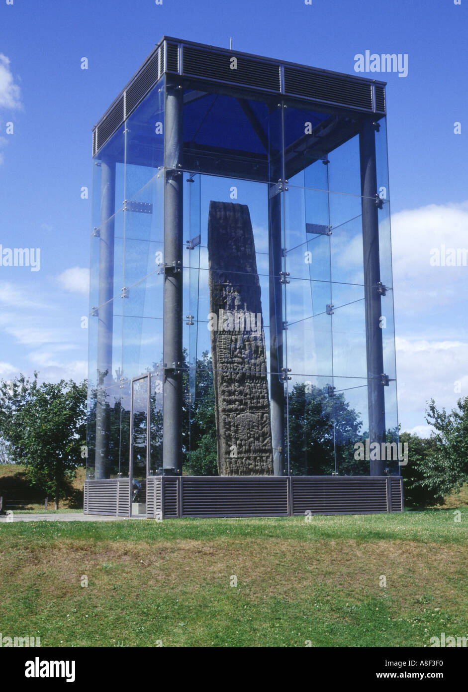 dh Sueno stone FORRES MORAY Standing stones Carved Pictish cross slab suenos battle picts scotland Stock Photo