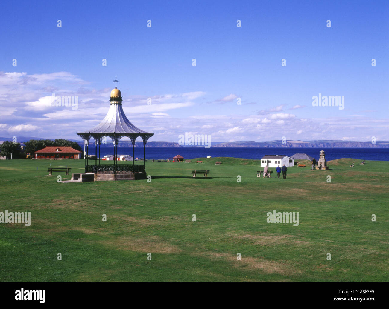 dh  NAIRN INVERNESSSHIRE Wallace links bandstand and Moray Firth Stock Photo
