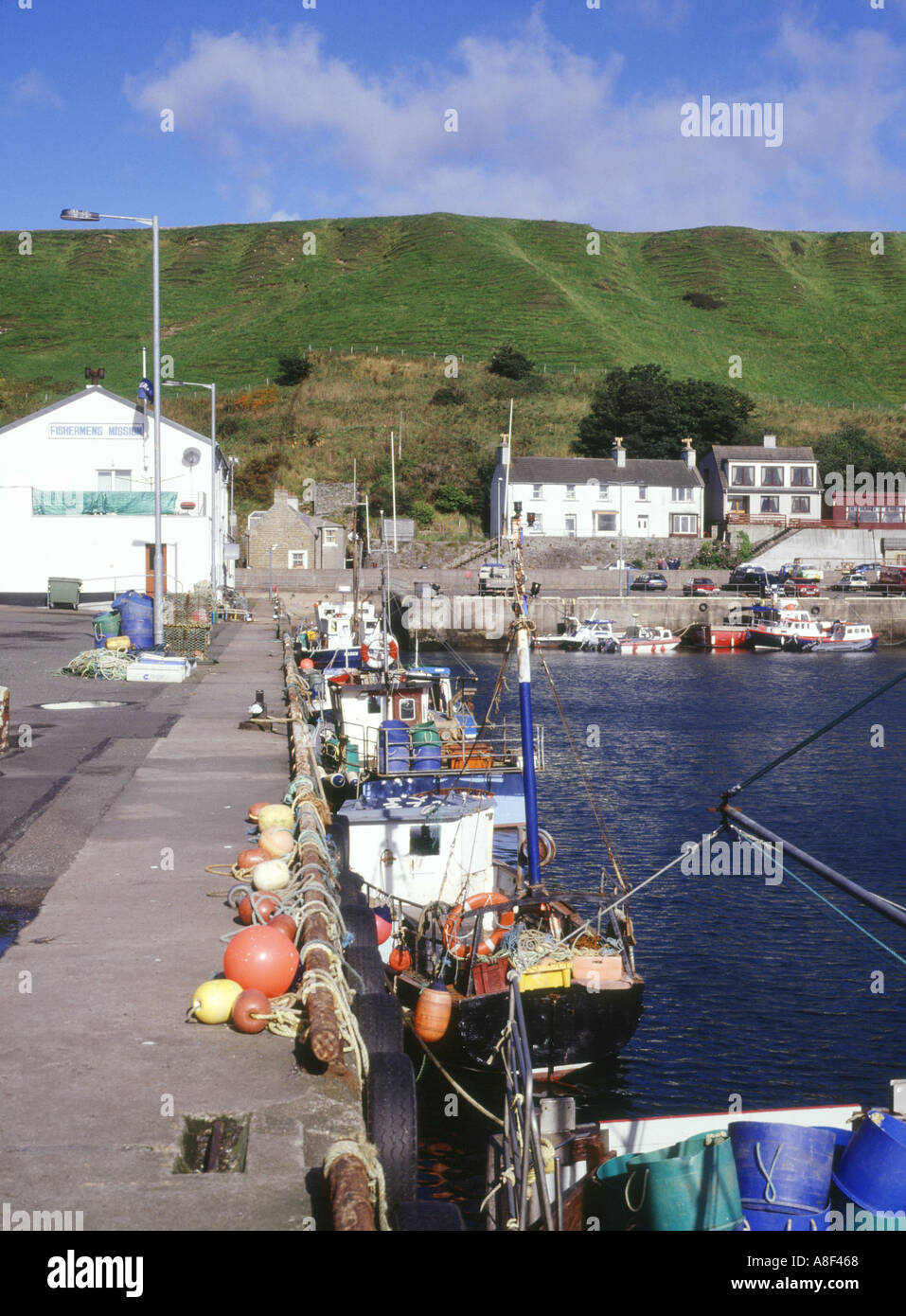 dh Coastal Scotland harbor SCRABSTER HARBOUR CAITHNESS Fishing boats at quayside in boat coast Stock Photo