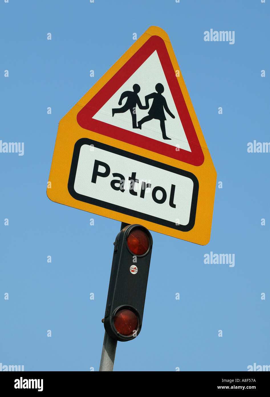 ROAD TRAFFIC SCHOOL CROSSING PATROL SIGN Stock Photo - Alamy