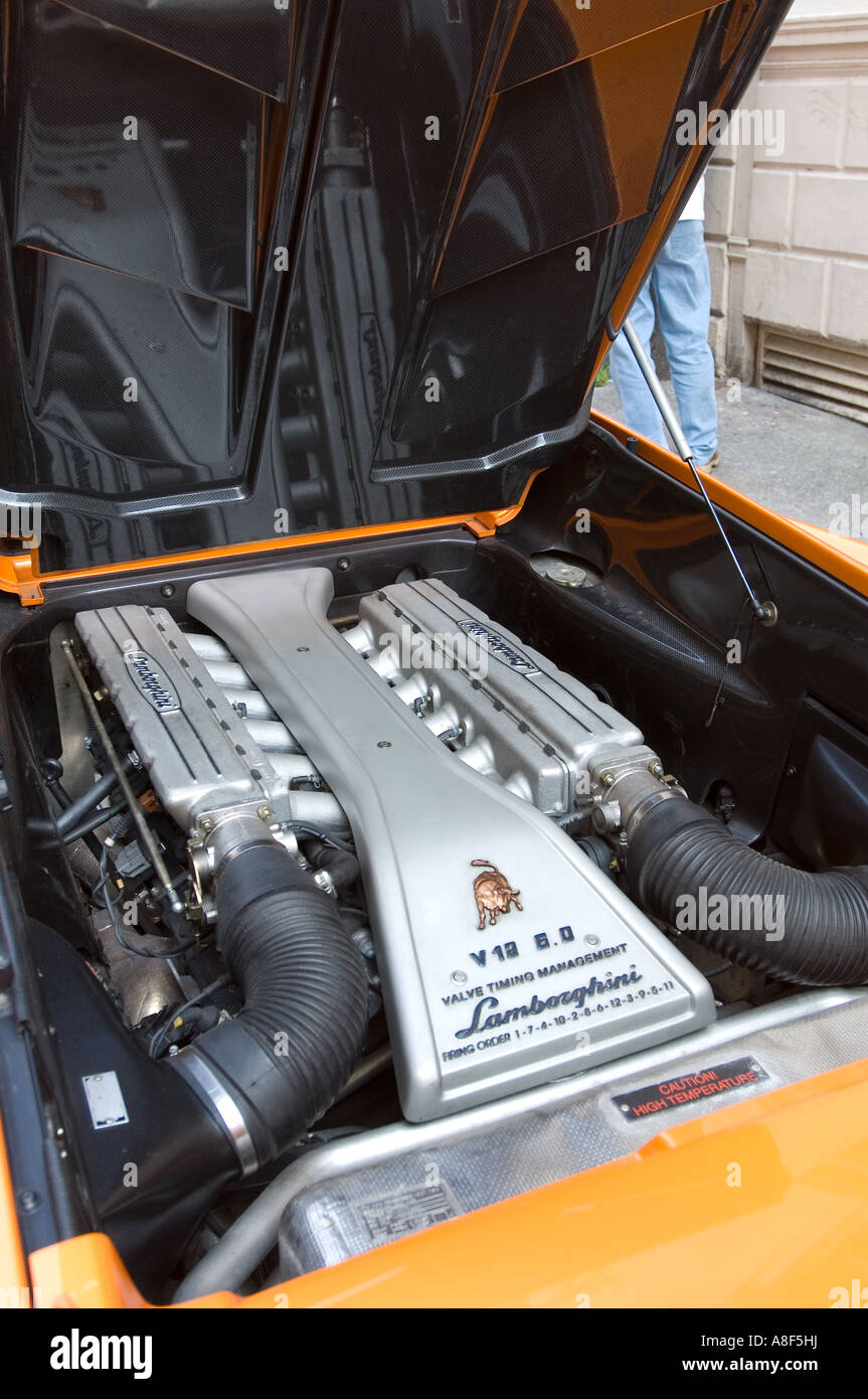 Lamborghini Diablo engine bay Stock Photo - Alamy