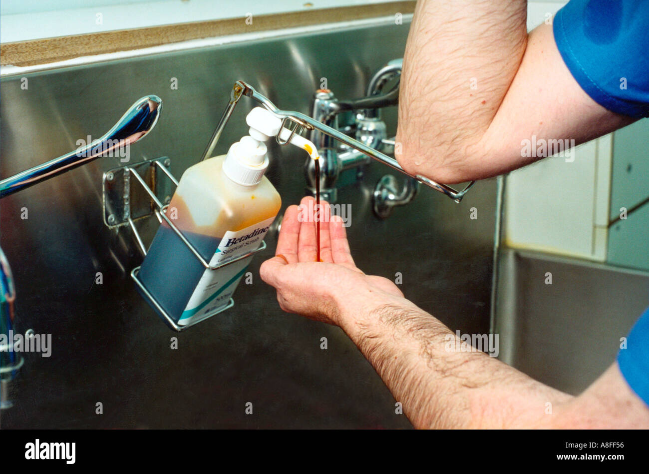 Surgical handwashing hires stock photography and images Alamy