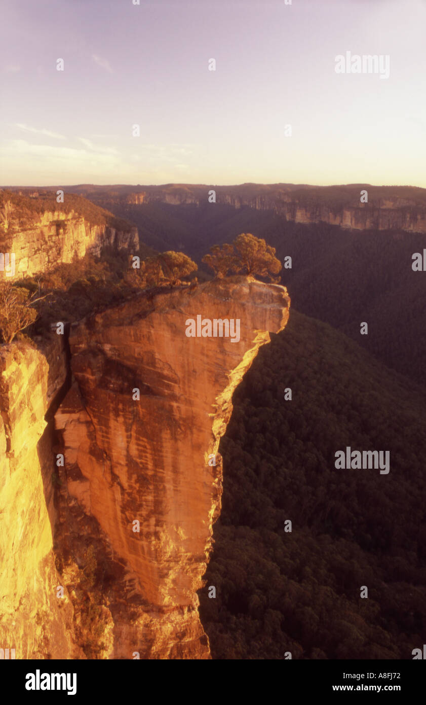 Blue mountains nsw hanging rock hi-res stock photography and images - Alamy