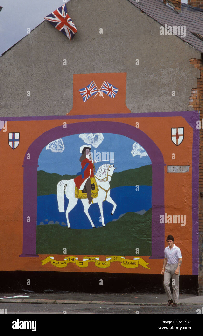Protestant wall painting mural of King Billy, King William of Orange,  Belfast Northern Ireland 1981 The Troubles 1980s HOMER SYKES Stock Photo