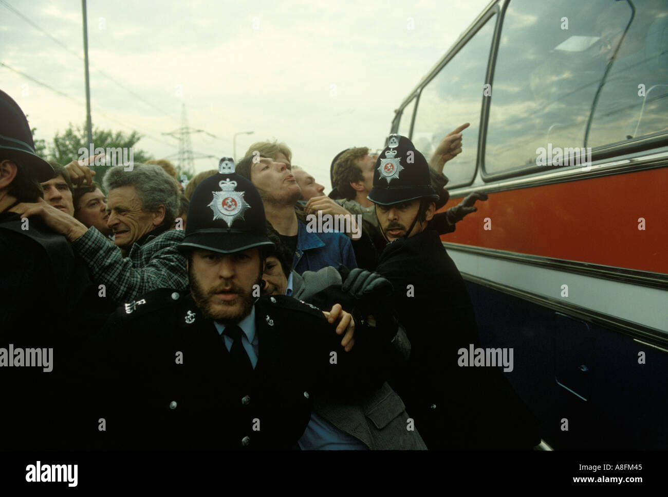 Flying Pickets 1980 Isle of Grain Kent Power Station dispute Flying