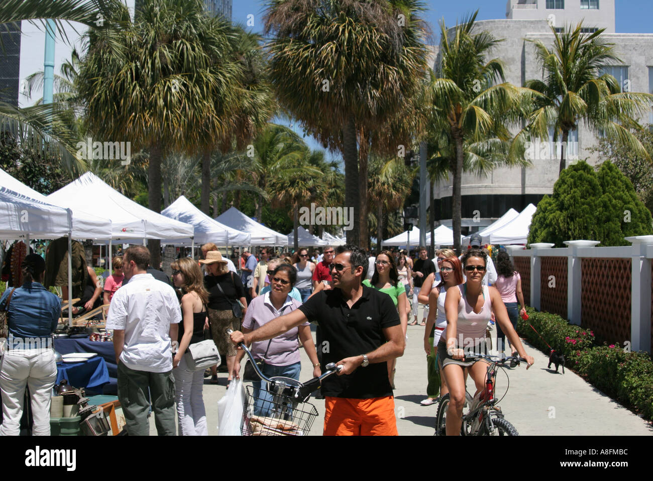 Miami Beach Florida,Lincoln Road mall,entertainment,performance,show,al fresco sidewalk outside outdoors tables,dining out,eat,taste,food,night nightl Stock Photo