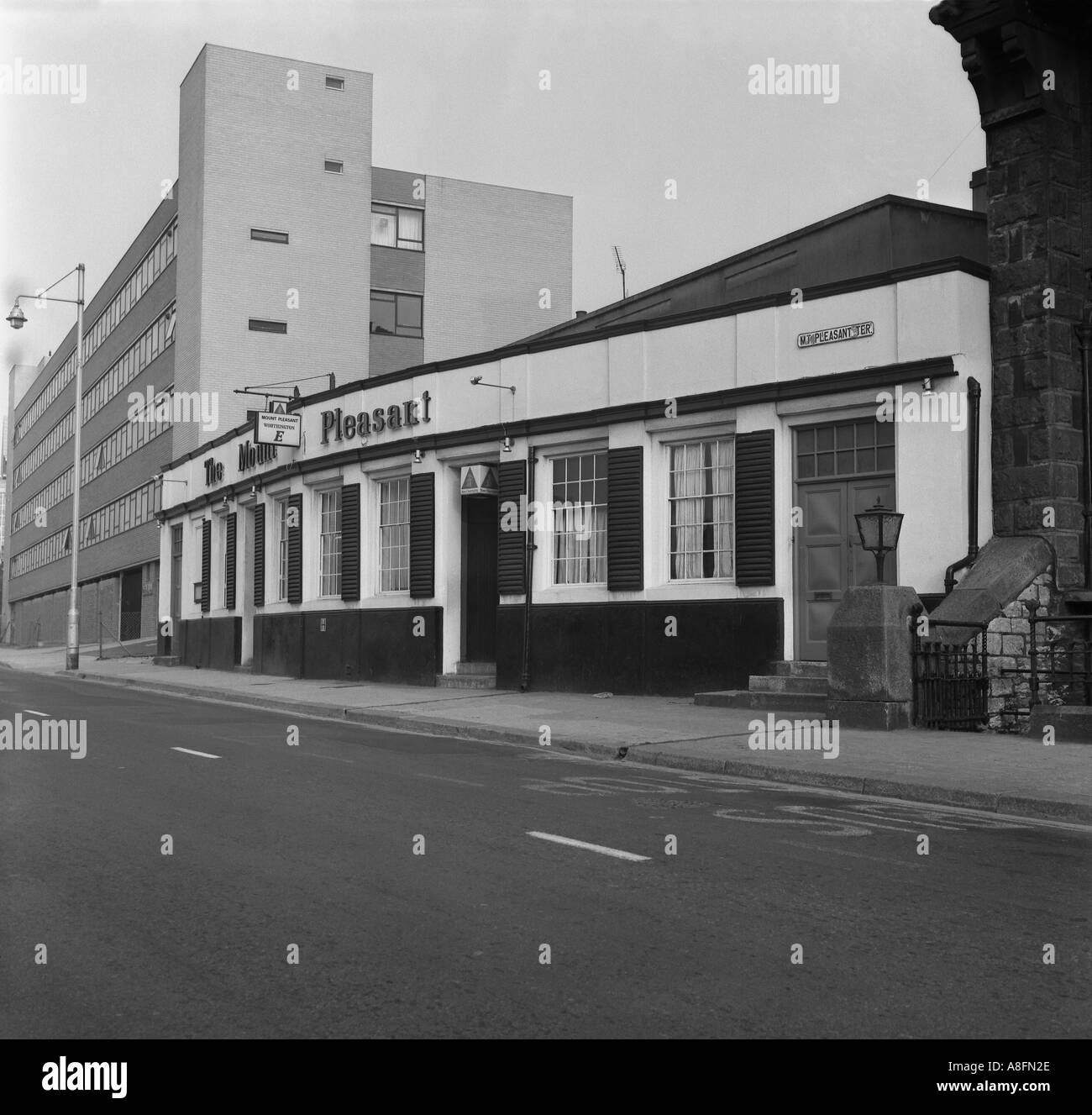 mount pleasant public house in 1974 plymouth devon england in 6x6 number 0047 Stock Photo