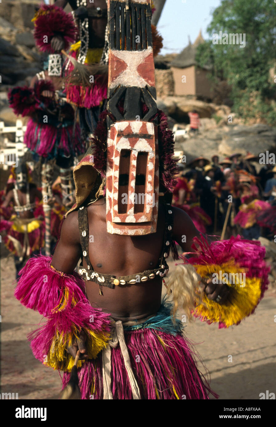 Masked Dogon dancer, 'Masques des Fetes', Bandiagara escarpment Irelli  village, Mali Stock Photo - Alamy
