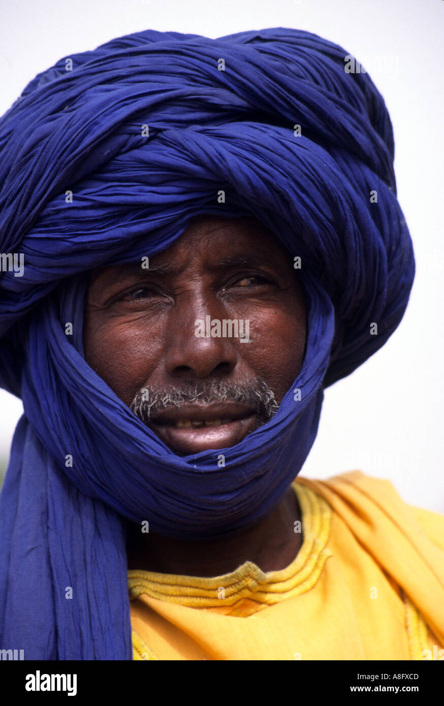 Tuareg man indigo hires stock photography and images Alamy