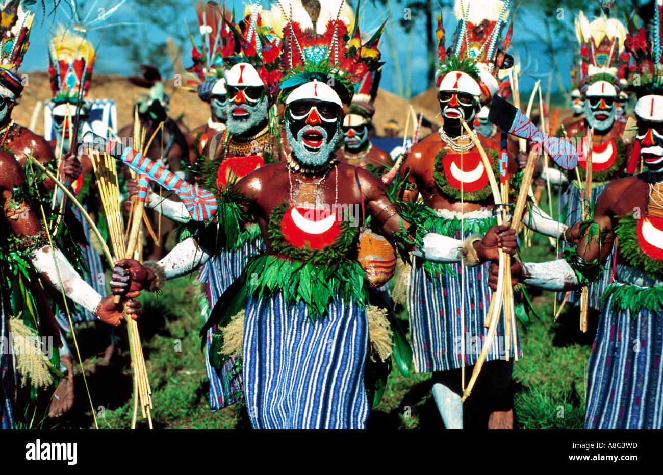 decorated aboriginals marching, Mt. Hagen, Papua New Guinea Stock Photo
