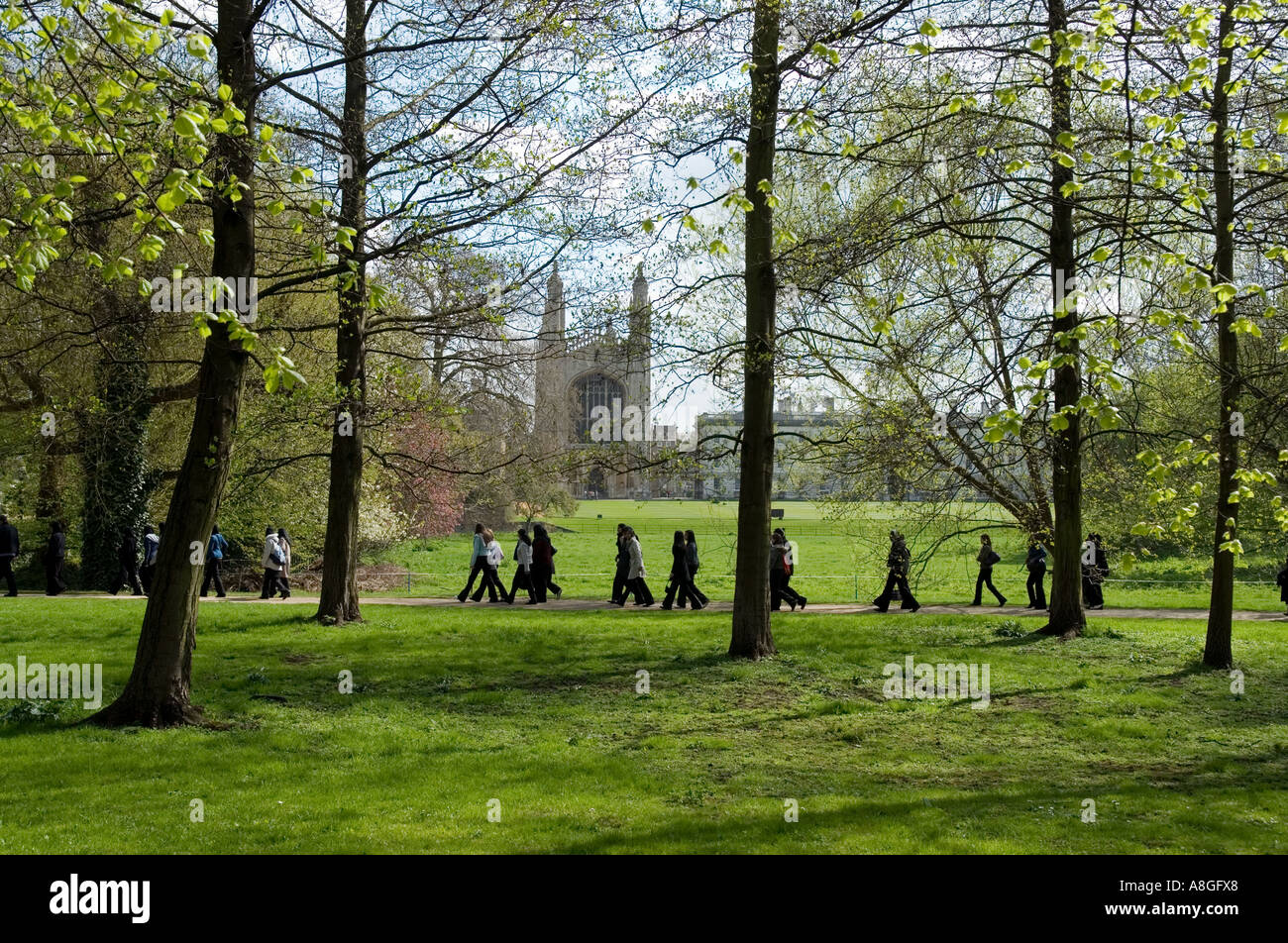 CAMBRIDGE IN THE SPRING ENGLAND KINGS COLLEGE AND TOURISTS  2006 Stock Photo