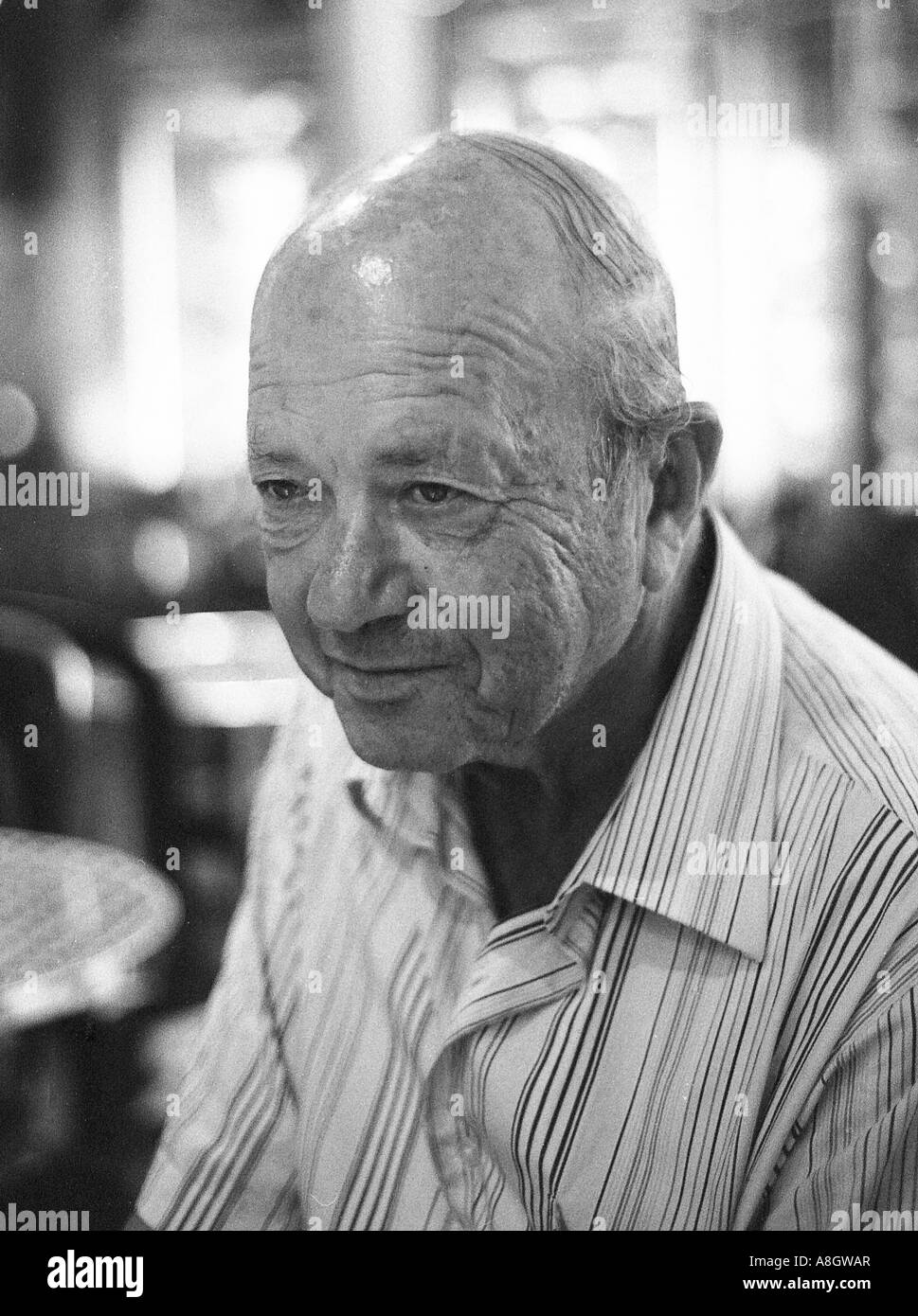 black and white portrait of an old man smiling Stock Photo - Alamy