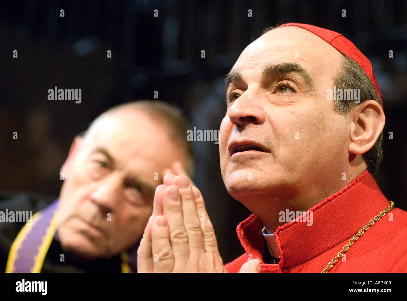 David Suchet playing Cardinal Benelli and Michael Jayston as The Confessor in The Last Confession Chichester Festival Theatre Stock Photo