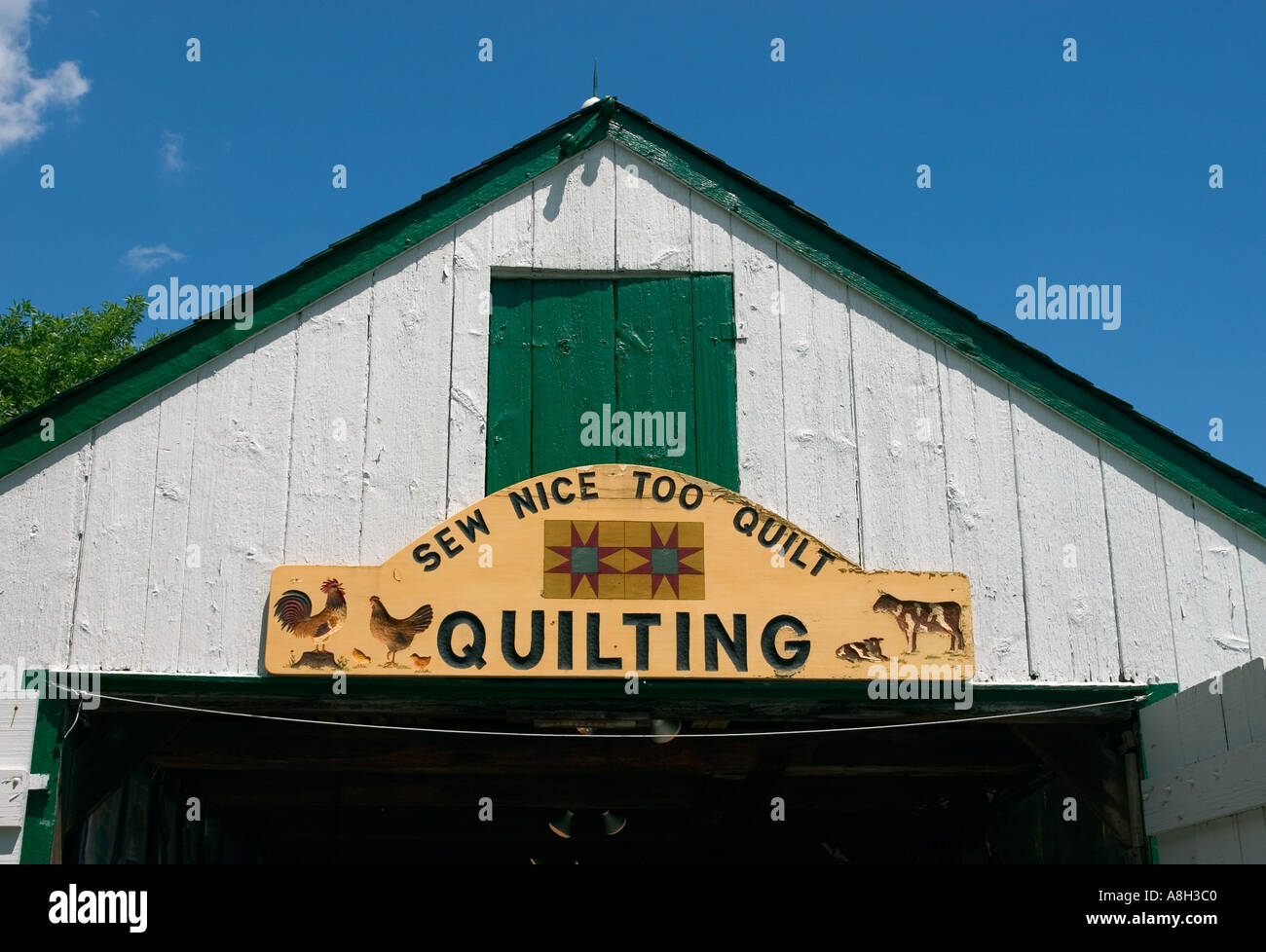 Sign over Entrance to Quilt Shop Amish Farm and House Lancaster Pennsylvania Stock Photo Alamy
