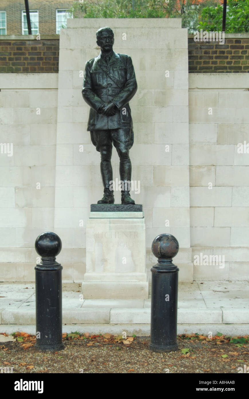 Horse Guards Parade statue of Kitchener British soldier and statesman Stock Photo Alamy