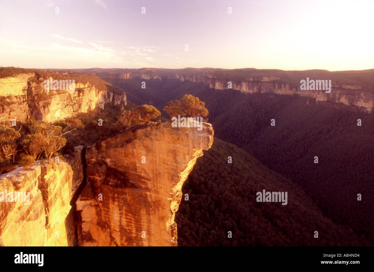 Blue mountains nsw hanging rock hi-res stock photography and images - Alamy