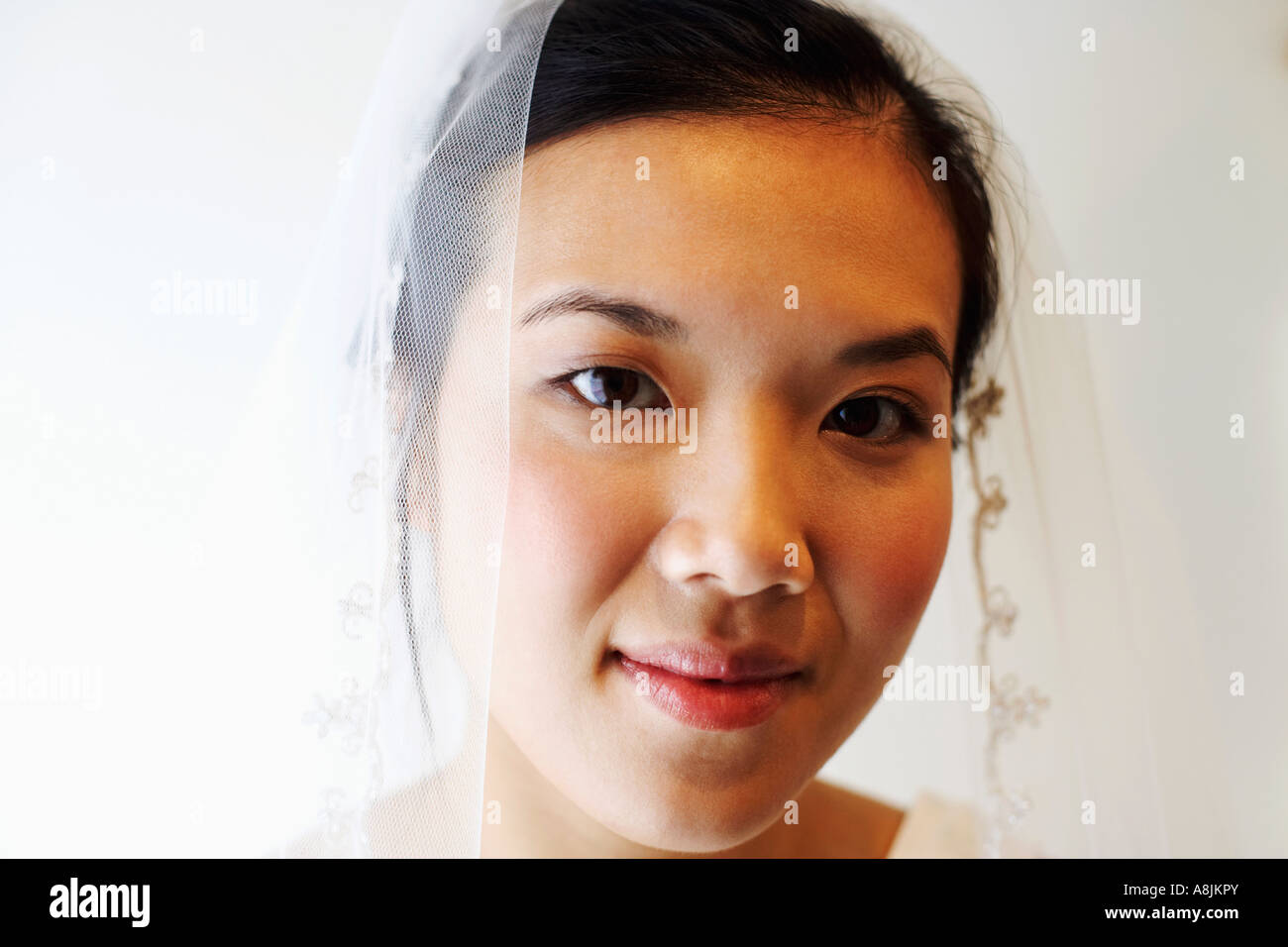 Asian bride wearing veil hi-res stock photography and images - Alamy