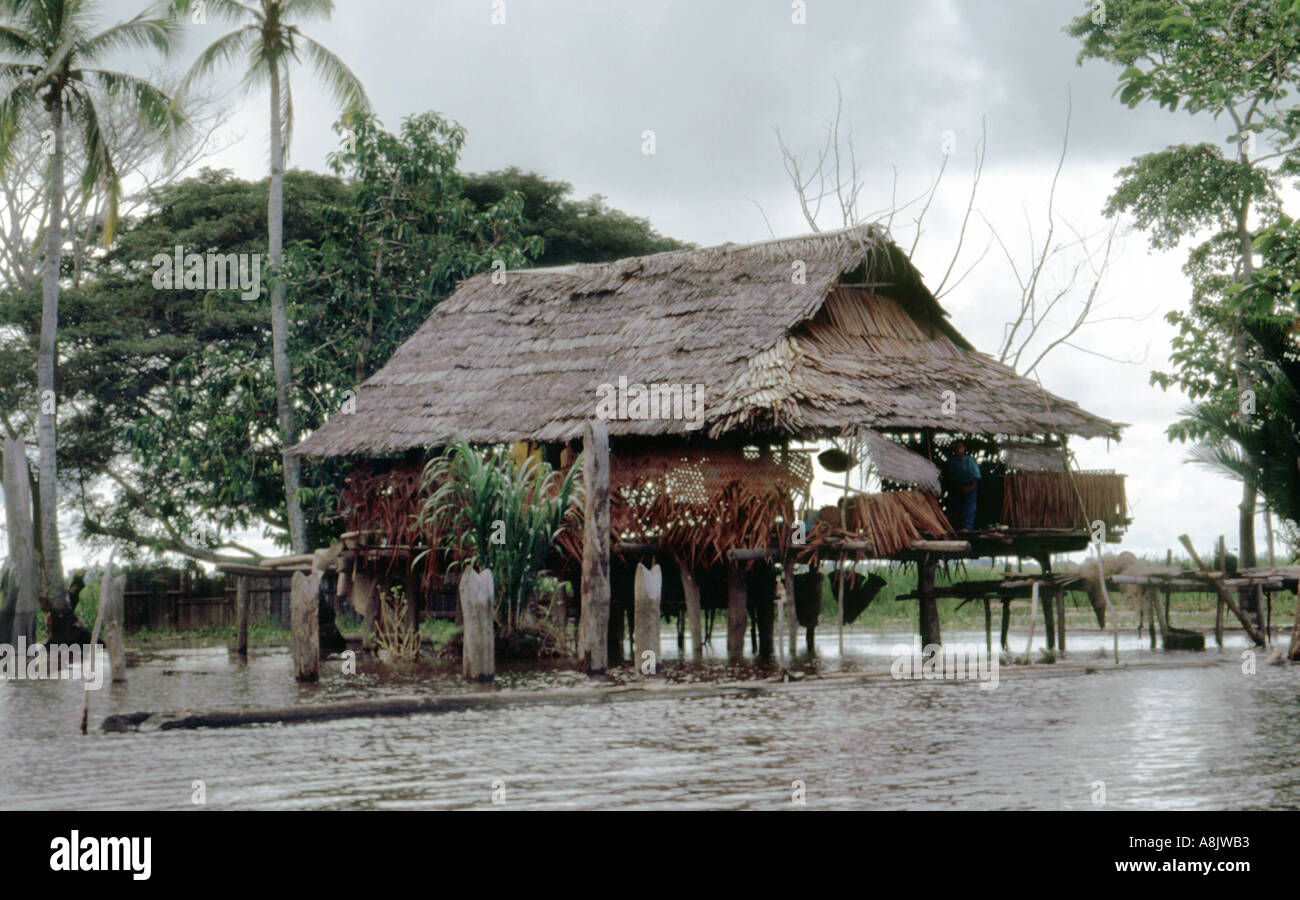 Stilt houses papua new guinea hires stock photography and images Alamy