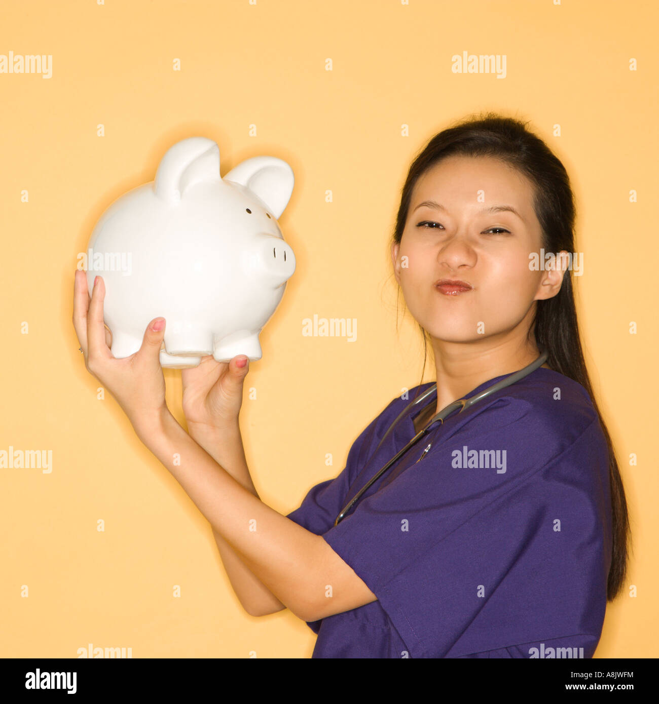 Scrunching nose hires stock photography and images Alamy