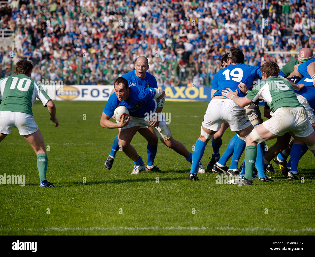 Sergio Parisse confronts Brian O'Driscoll during Italy v Ireland rugby match Stock Photo