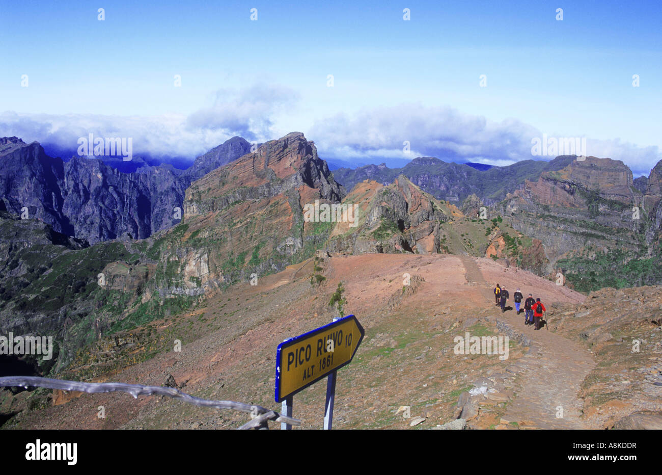 MADEIRA MOUNTAIN WALKS WALKERS TREKKING walkers setting off on a