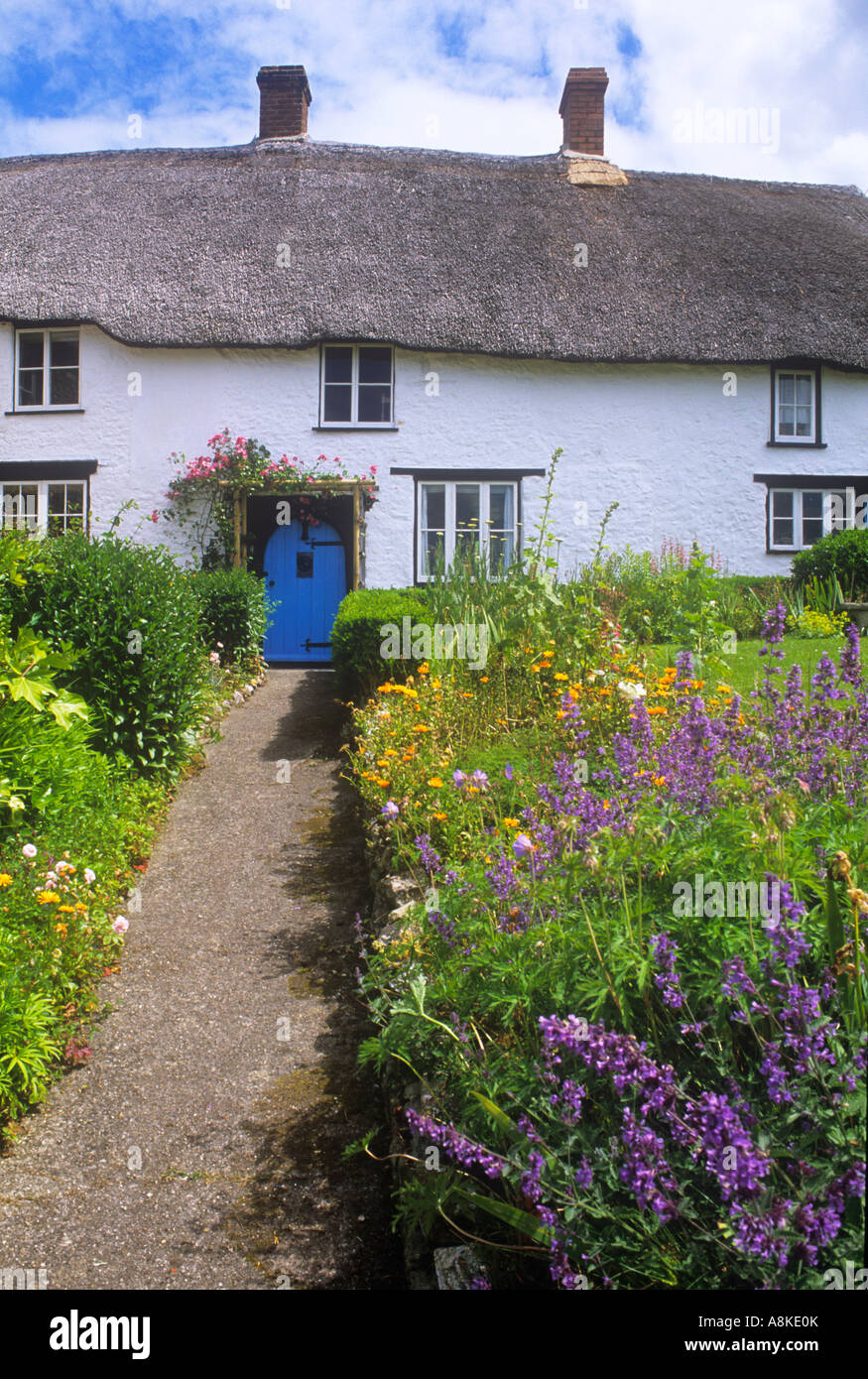 Cottage garden england flowers hi-res stock photography and images - Alamy