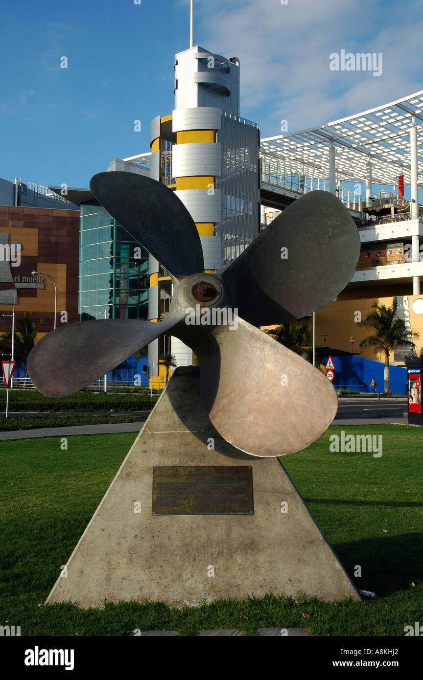 Ship propeller statue in front of El Muelle shopping centre in Las