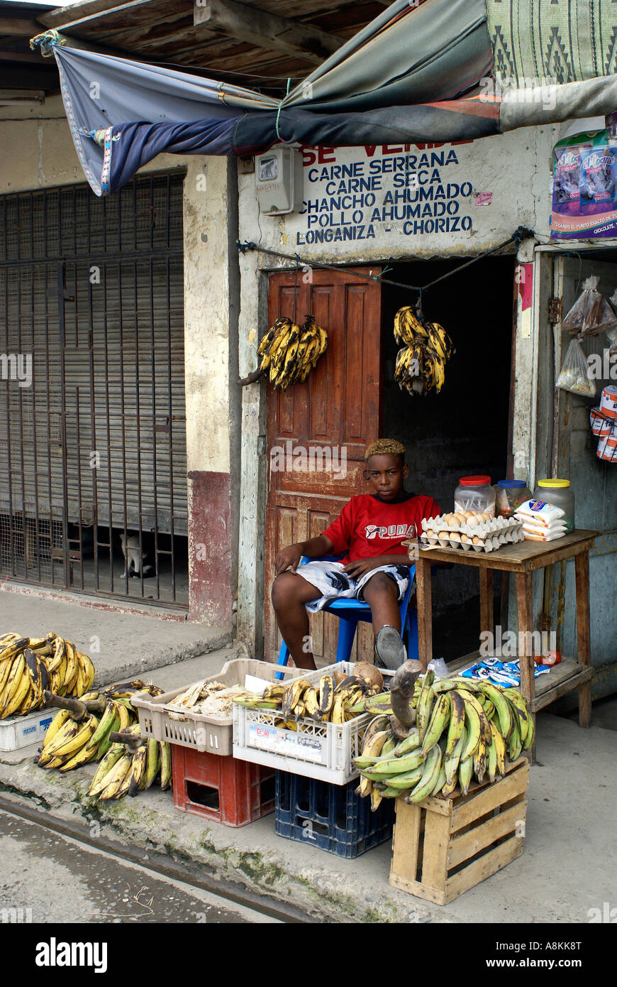 Streetszene in Esmeraldas, Ecuador: vendor of bananas Stock Photo