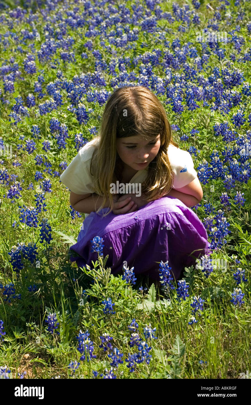 Child flower field hi-res stock photography and images - Alamy