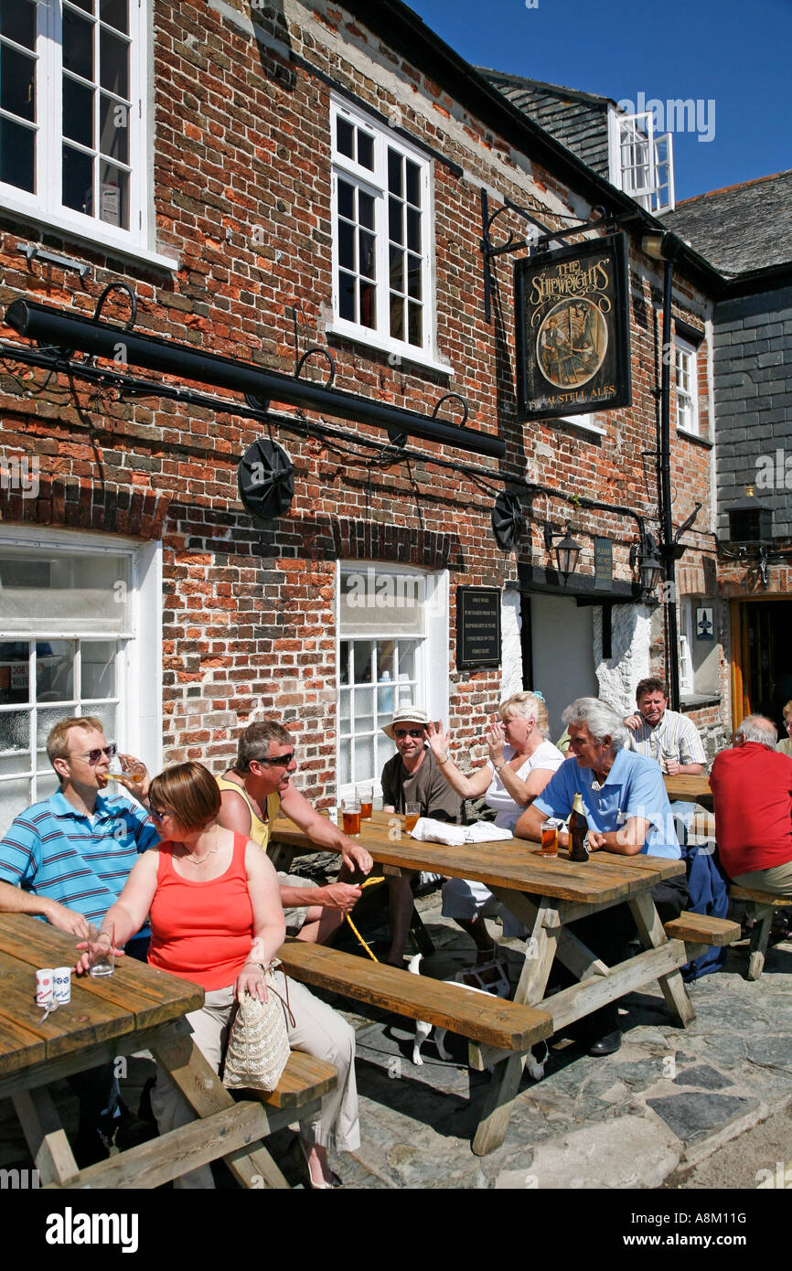 Padstow pubs hires stock photography and images Alamy