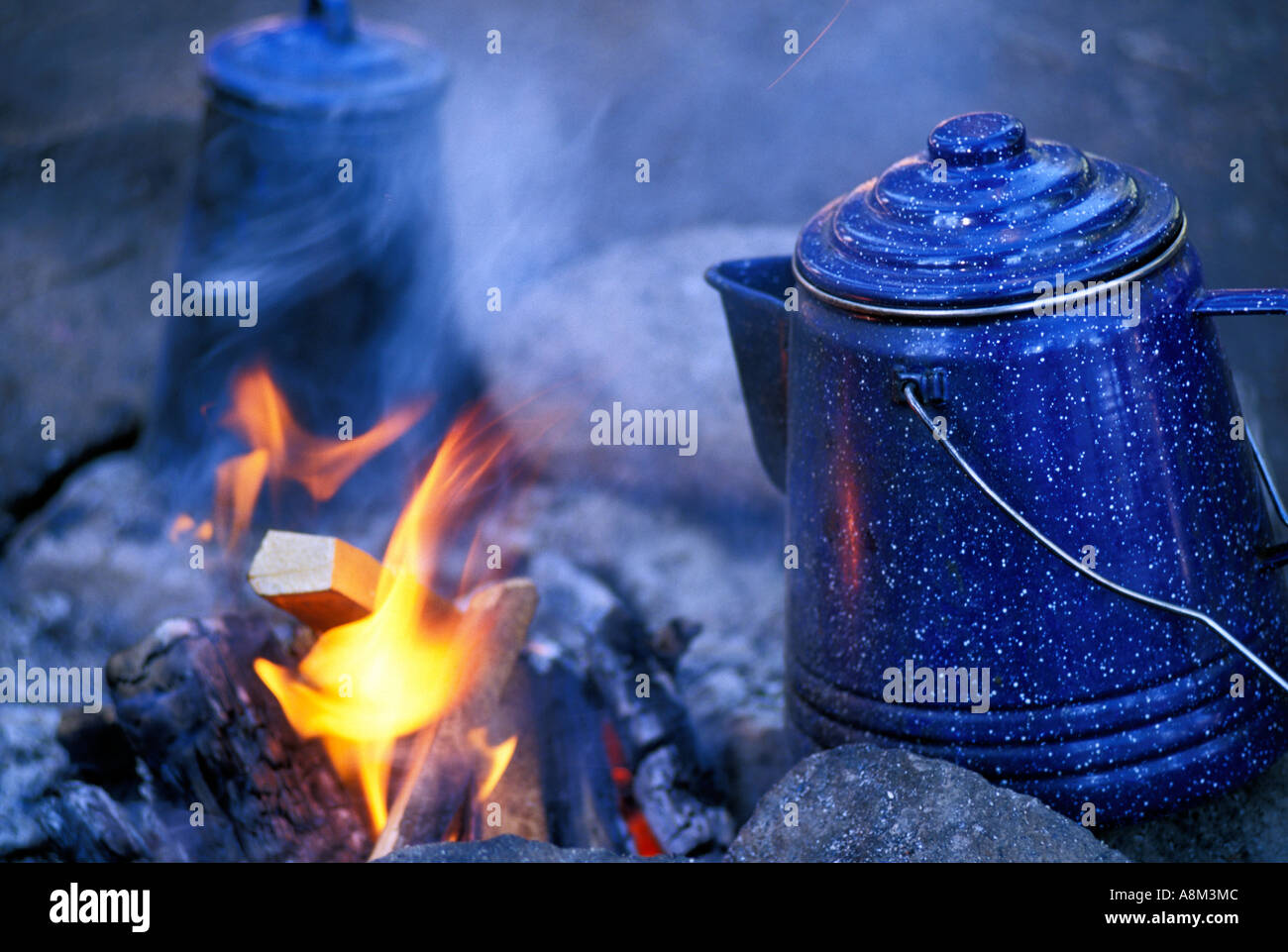 https://c8.alamy.com/comp/A8M3MC/coffee-pots-heating-up-on-outdoor-campfire-middle-fork-of-the-salmon-A8M3MC.jpg