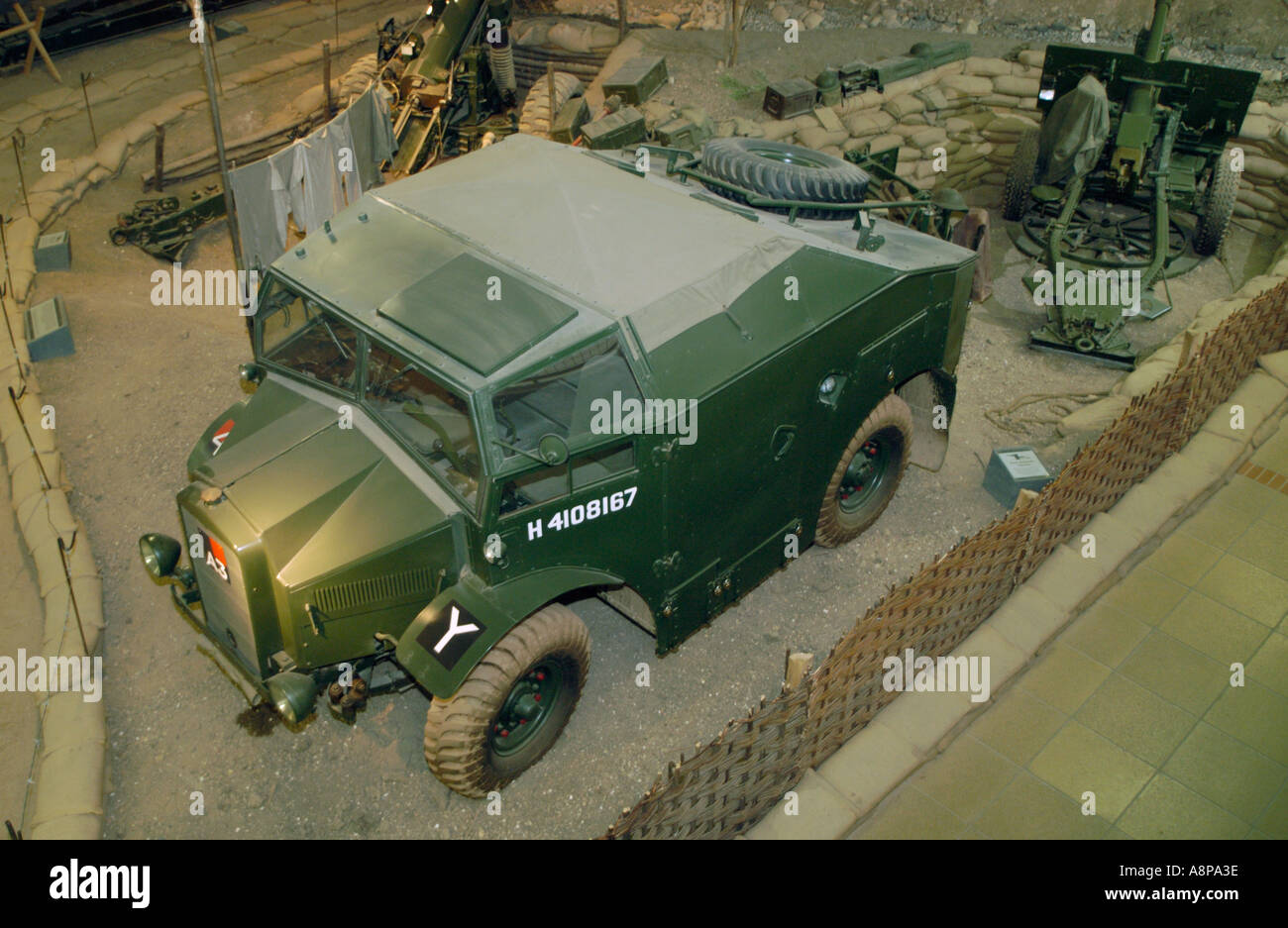 Britsh Morris army gun tractor lorry and howitzer Stock Photo