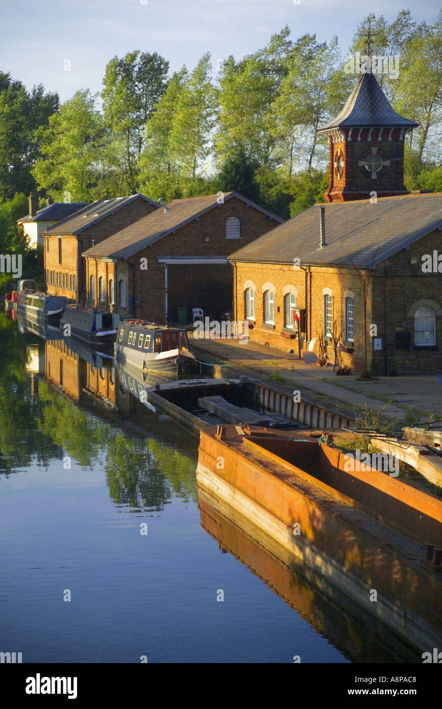 england buckinghamshire the chilterns grand union canal bulbourne