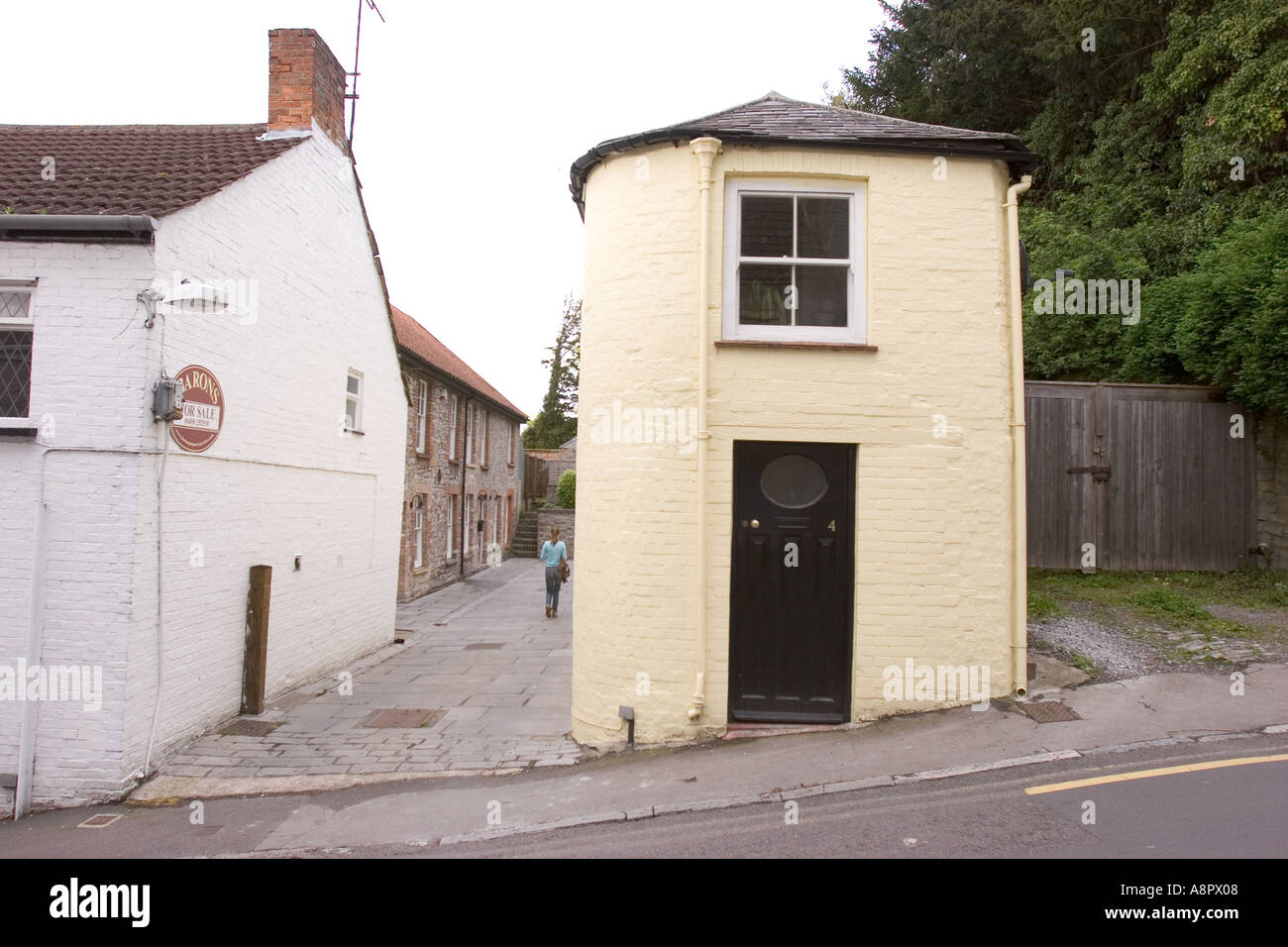 Small long narrow house hi-res stock photography and images - Alamy