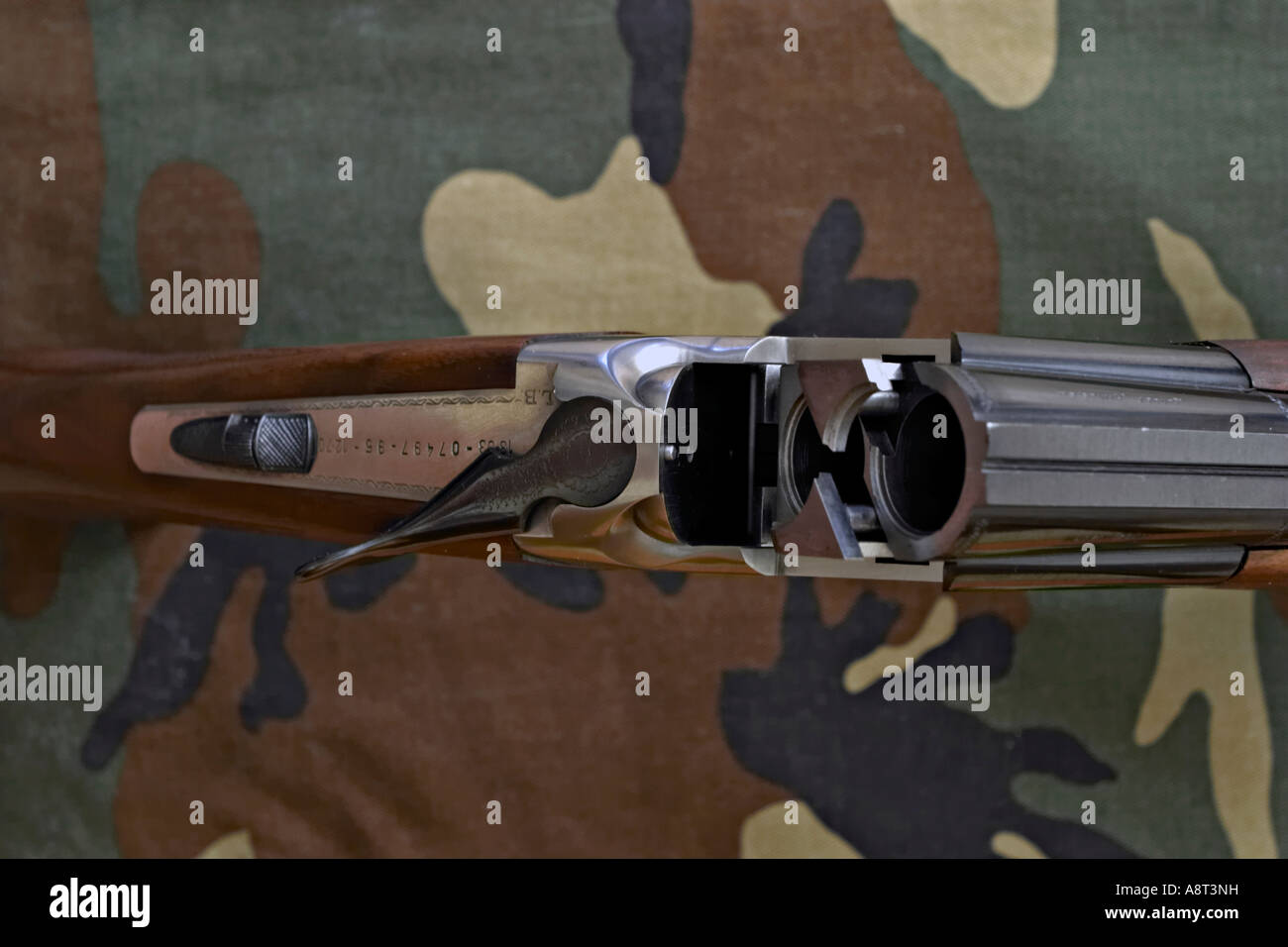 An over and under shotgun hi-res stock photography and images - Alamy