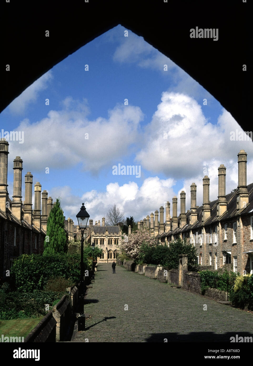 Vicars Close in Wells an old 14th century historical residential Cul de sac street of Grade I listed buildings framed by arch in Somerset England UK Stock Photo