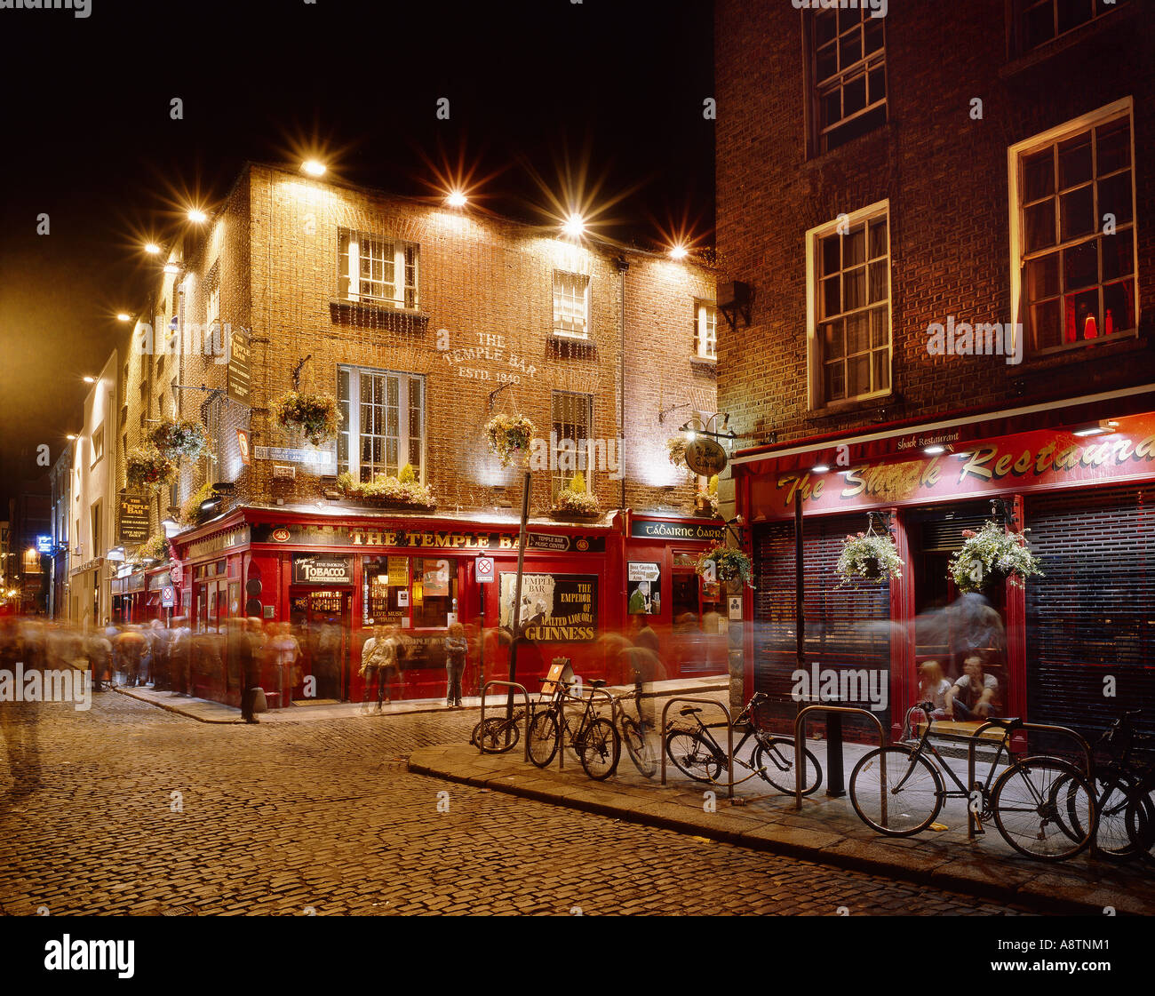Dublin Temple Bar at night Stock Photo Alamy