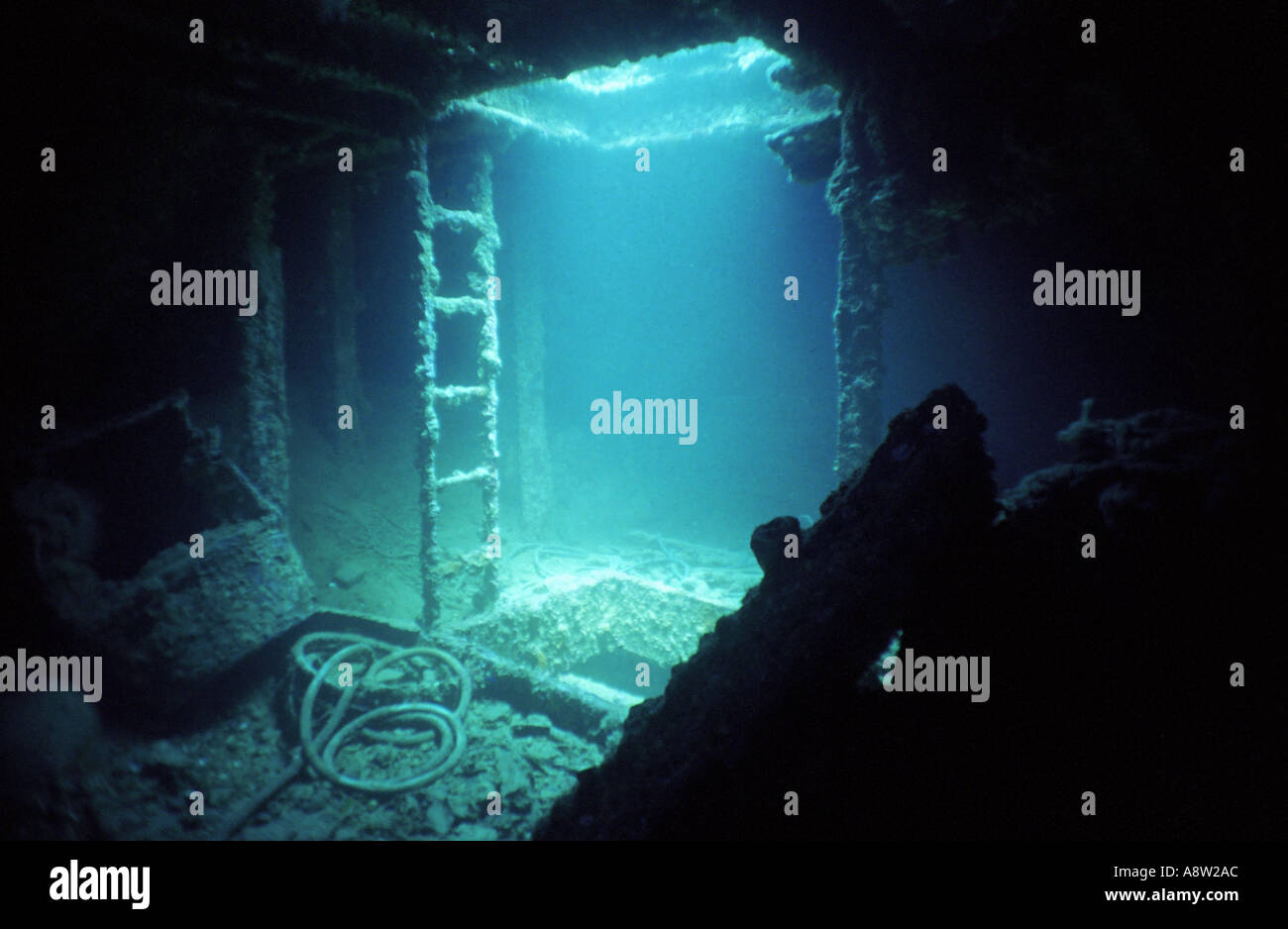 Titanic underwater hi-res stock photography and images - Alamy